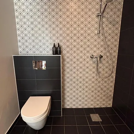 2-room By Telliskivi & Old Town, Free Private Parking טאלין